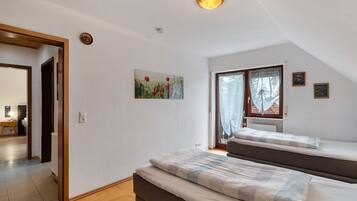 2 slaapkamers, een strijkplank/strijkijzer, gratis wifi, beddengoed