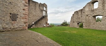 Apartment 'Serr' with Balcony and Wi-Fi