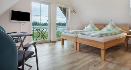 Zimmer 'Waldzimmer' mit privatem Balkon, Gemeinschaftsgarten und Wi-Fi