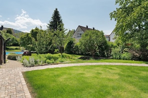 Property grounds - Apartment 'Aschoff' with Mountain View, Shared Pool and Wi-Fi (Bühl)