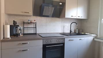 Kühlschrank, Ofen, Herdplatte, Geschirrspüler