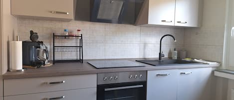 Geladeira, fogão, cooktop, lava-louças