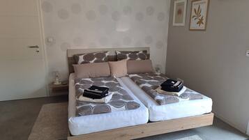 1 habitación, tabla de planchar con plancha, wifi gratis y ropa de cama