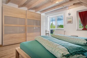 1 bedroom, free WiFi, bed sheets - Apartment 'Weiherblick' with Balcony and Wi-Fi (Tettnang)