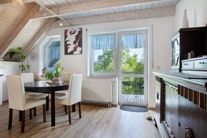 Dining - Apartment 'Weiherblick' with Balcony and Wi-Fi (Tettnang)