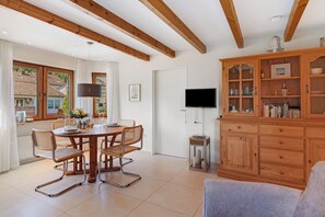 Dining - Apartment 'Über Den Dächern Von Bodman' with Lake View, Balcony and Wi-Fi (Bodman-Ludwigshafen)