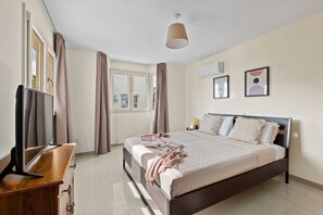 3 bedrooms, iron/ironing board, travel cot, free WiFi