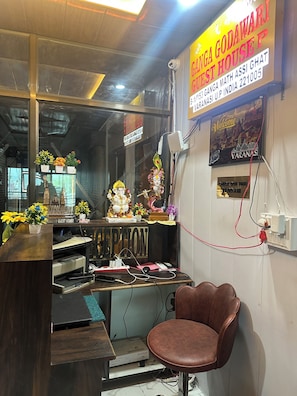 Reception - Ganga Godawari Guest House (Varanasi)