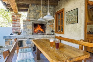 Outdoor dining - Apartment with Garden, Banjol (Banjol)