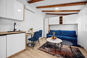 Smart TV - Studio in Pula with Sea View Terrace (Pula)