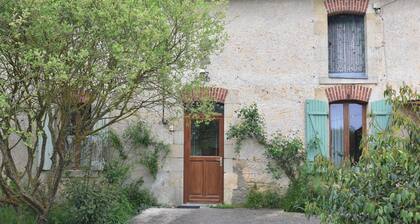 Ferme Ă Giroux prĂšs de la forĂȘt et du lac