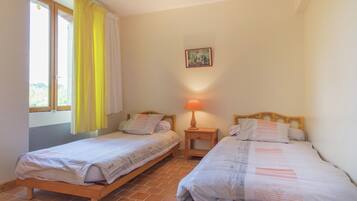2 chambres, fer et planche à repasser, Wi-Fi gratuit