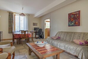 Smart TV, video games, DVD player