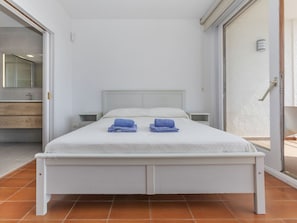 3 slaapkamers, een bureau, internet