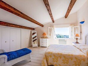 3 habitaciones, tabla de planchar con plancha y wifi