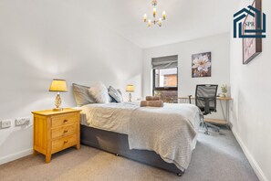 1 soverom, skrivebord, strykejern/-brett og wi-fi