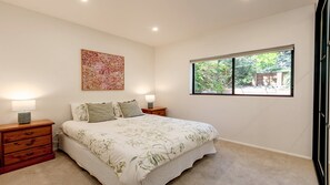 Strykejern/-brett, internettilgang og sengetøy