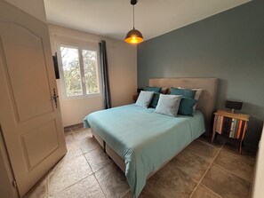 3 chambres, fer et planche à repasser, Wi-Fi, draps fournis