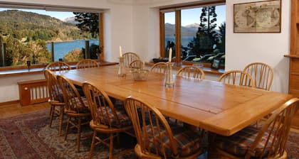Spectacular house by the Nahuel Huapi lake