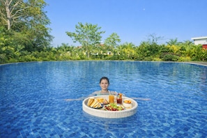 Seasonal outdoor pool - Corbett Selva Resort By DevStayz -Pet-Friendly Resort (Ramnagar)