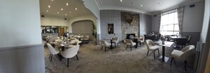Habitación doble de lujo, vista a la colina | Restaurantes