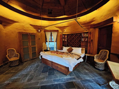 Nature Stay in Mud cottage with Food, Yoga & Meditation in Dharamshala