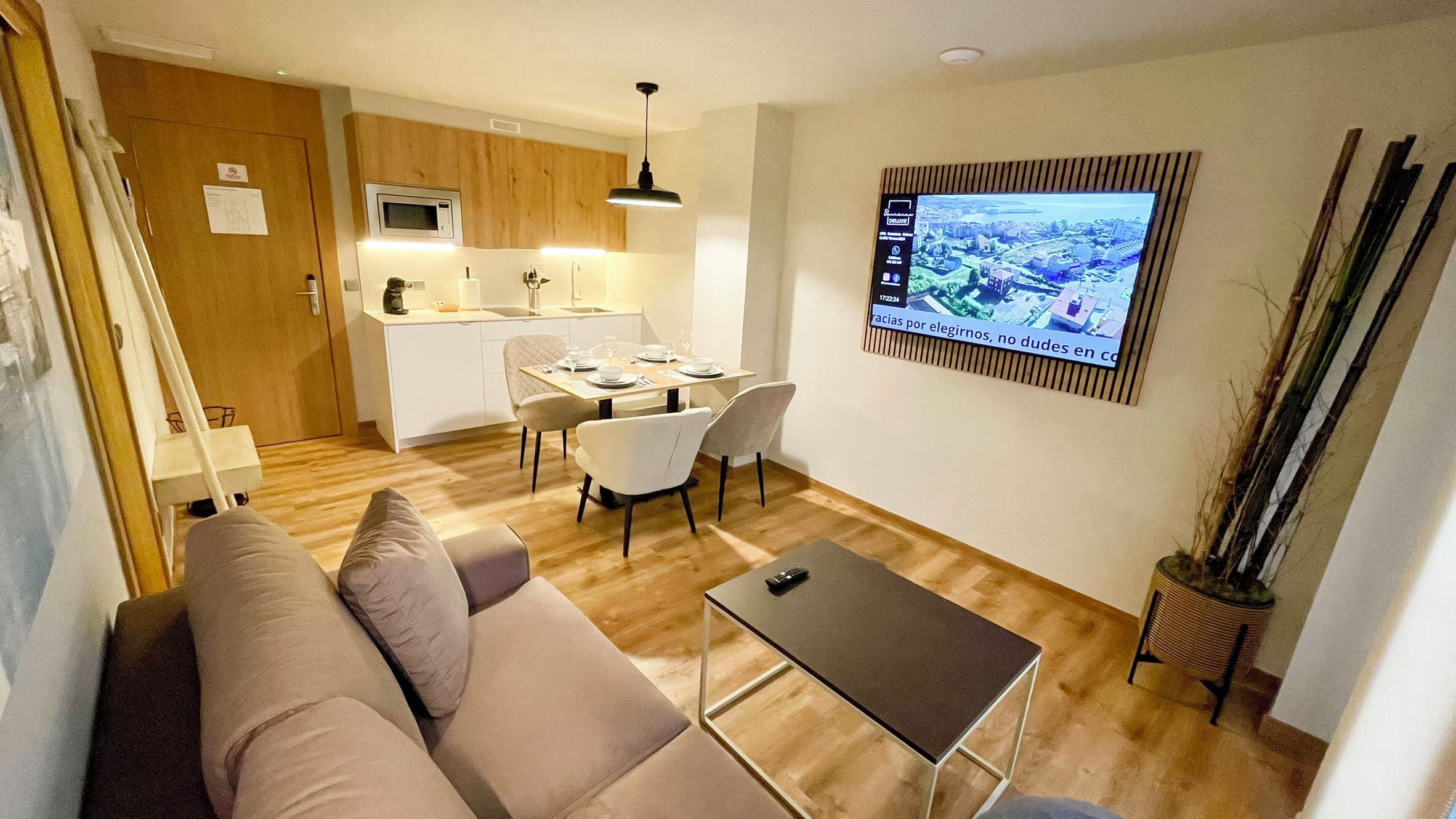 家庭公寓, 庭園景觀 | 起居區 | 平面電視