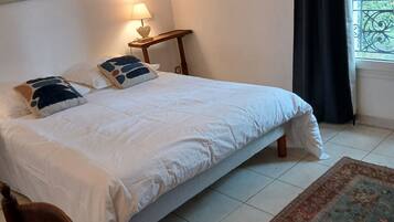 3 quartos, berço de viagem, Wi-Fi, roupa de cama