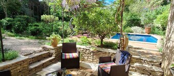 Character house near the center on a very quiet 2000 m2 wooded lot