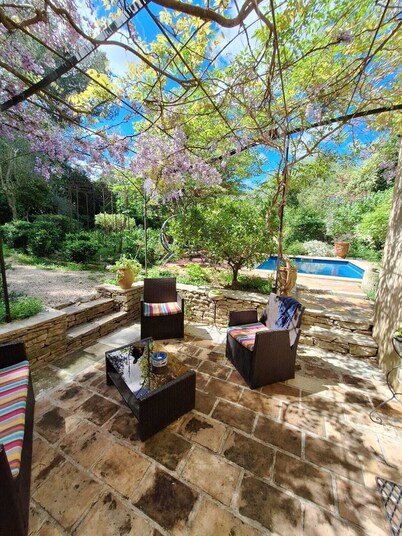 Character house near the center on a very quiet 2000 m2 wooded lot