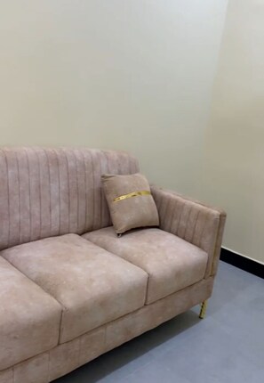 Living area - Al-mendhiry Apartment (Zanzibar)