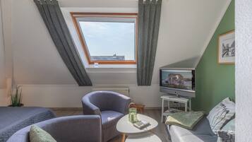 Fernseher, Bücher, Stereoanlage