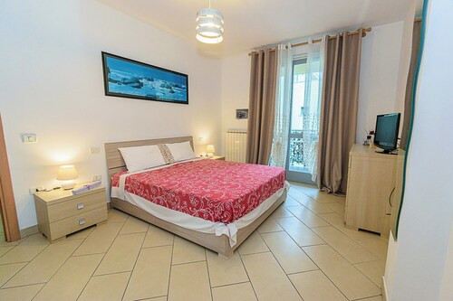 Nice apartment, comfortable cozy, bright spacious, downtown