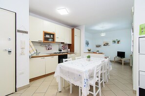 Kühlschrank, Ofen, Herdplatte, Geschirrspüler