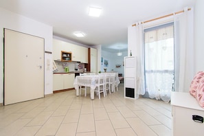 Kühlschrank, Ofen, Herdplatte, Geschirrspüler