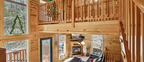 Televisión, chimenea y oficina