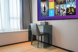 Phòng Elite, 1 giường cỡ king, tủ lạnh, quang cảnh sông | Bộ đồ giường cao cấp, nệm Select Comfort, minibar 