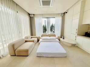 Interior - Romantic Luxury Penthouse in Trendy Hongdae with Private Rooftop Pool (Seoul)