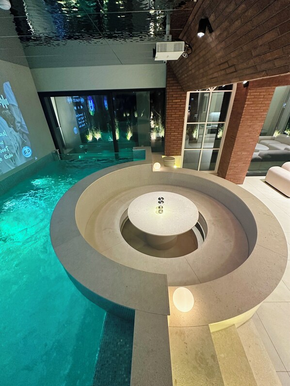 Innenpool, beheizter Pool