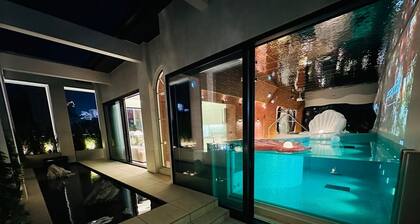 Romantic Luxury Penthouse in Trendy Hongdae with Private Rooftop Pool