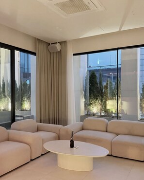 Interior - Romantic Luxury Penthouse in Trendy Hongdae with Private Rooftop Pool (Seoul)