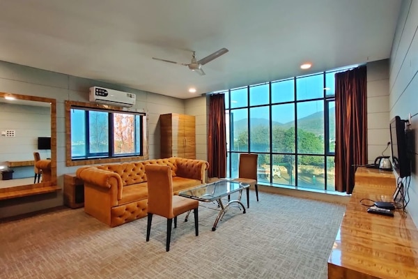 Deluxe Double Room | Desk, laptop workspace, WiFi (free)