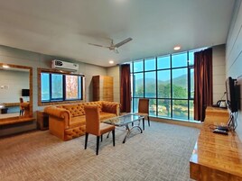 Deluxe Double Room | Desk, laptop workspace, free WiFi