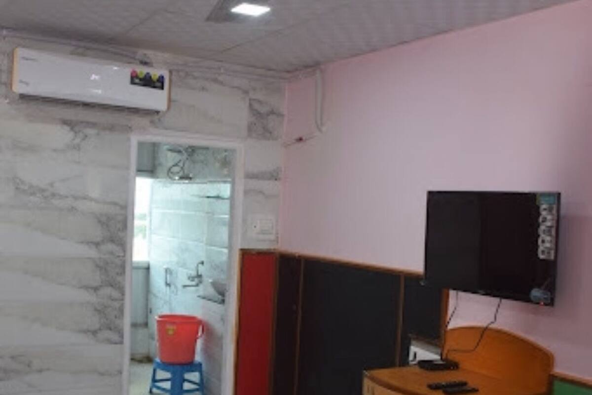 Deluxe Double Room | Desk, laptop workspace, free WiFi