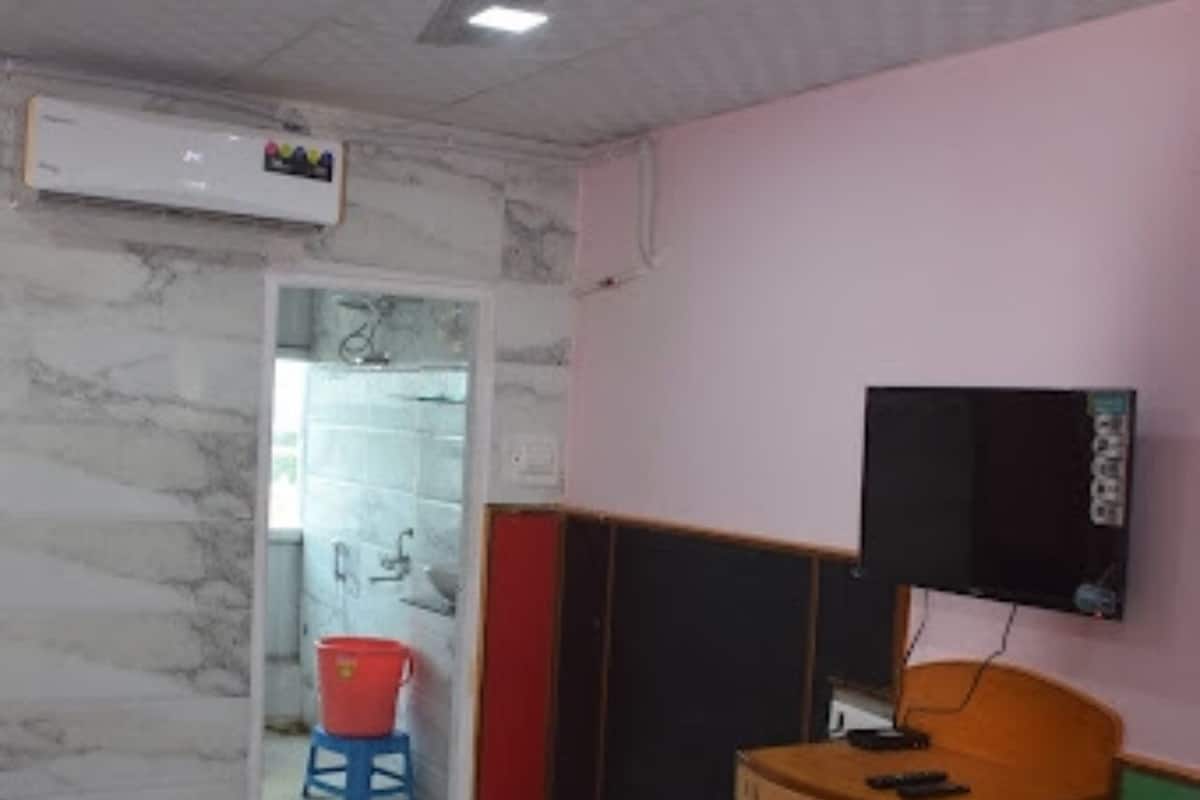 Deluxe Double Room | Desk, laptop workspace, free WiFi