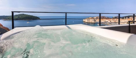 Attico Luxury, vista città, fronte oceano | Terrazza/patio