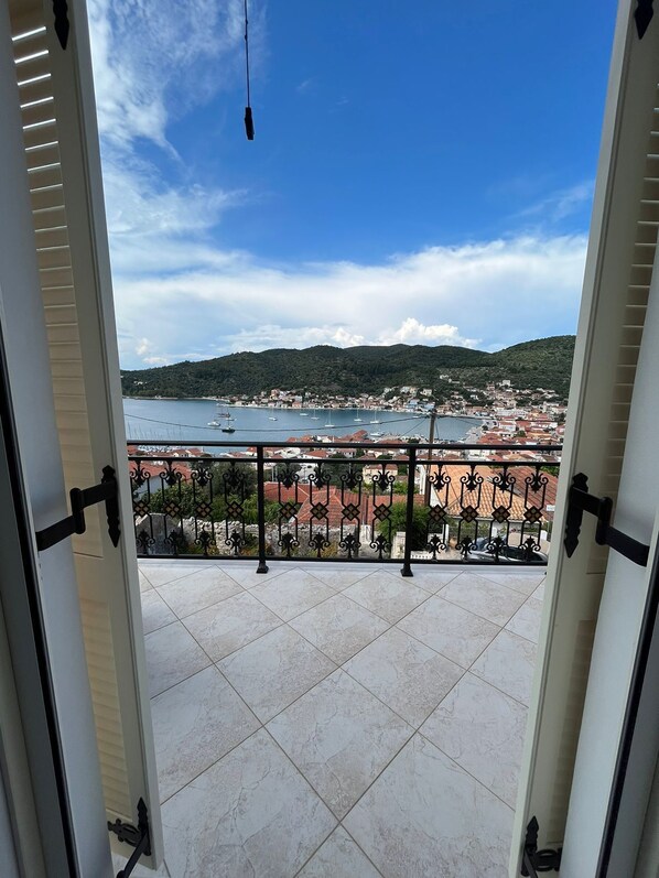 Interior - 3-bedroom house in charming Ithaki with AC, WiFi. Live the Greek dream (ithaki)