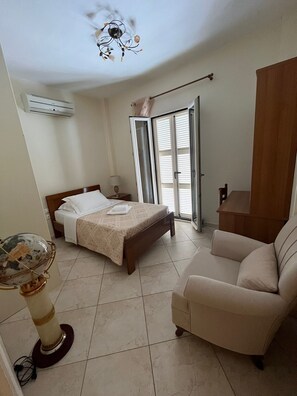 3 bedrooms, iron/ironing board, WiFi