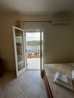 3 bedrooms, iron/ironing board, WiFi - 3-bedroom house in charming Ithaki with AC, WiFi. Live the Greek dream (ithaki)