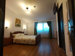 Standard Double Room, Partial Lake View | Desk, free WiFi - La Amy (Pangarati)